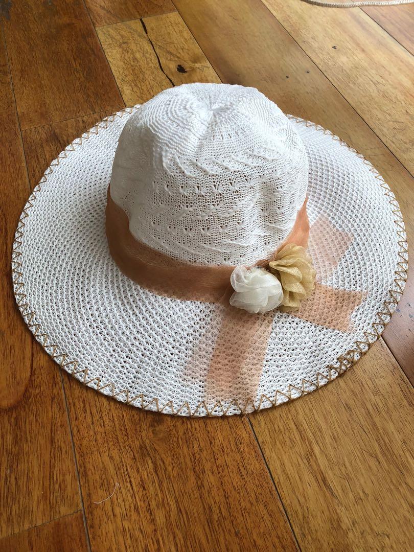 Topi Pantai Beach Hat White Putih 