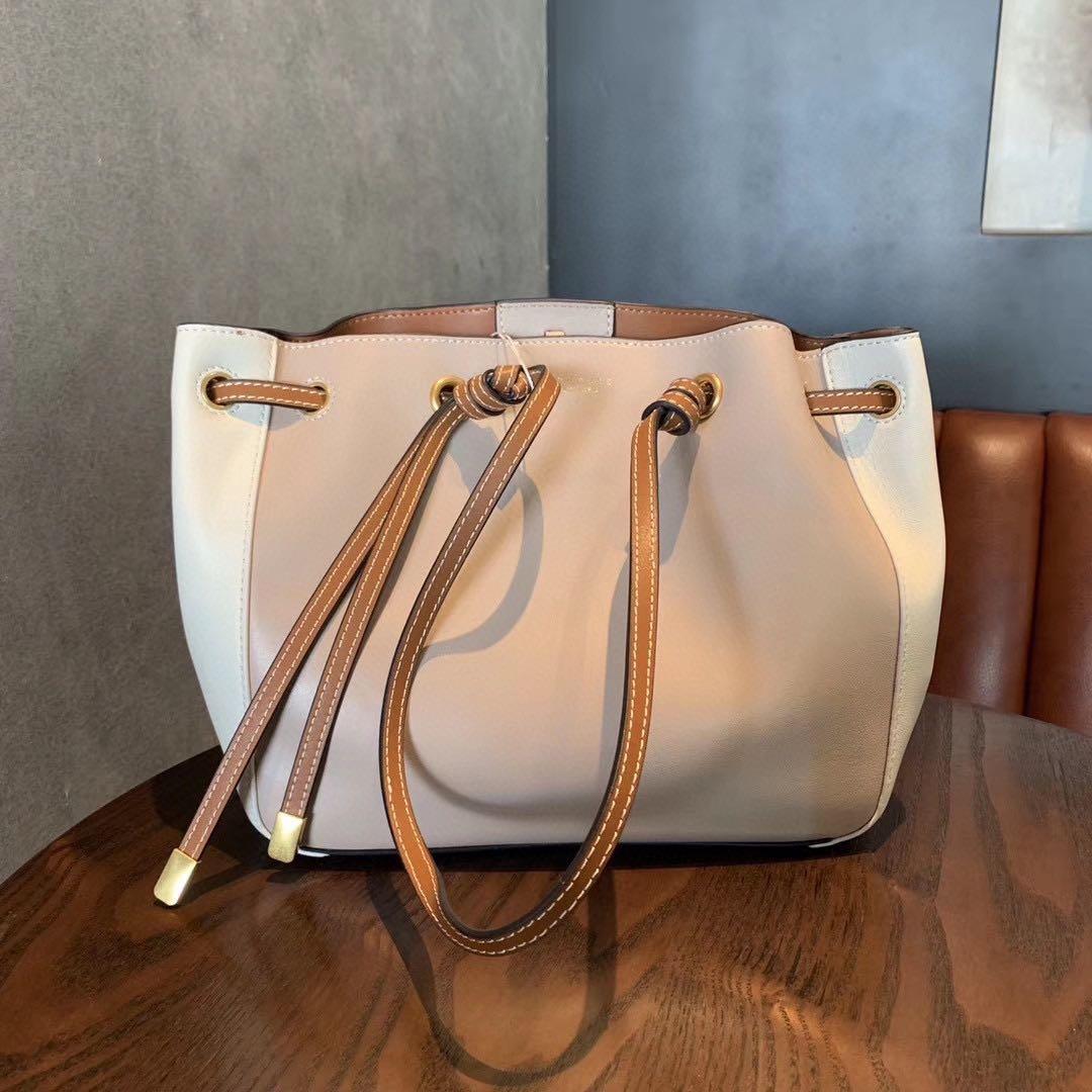 tory burch caroline leather tote