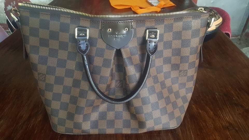 Tote bag (2nd hand ), Luxury, Bags & Wallets on Carousell