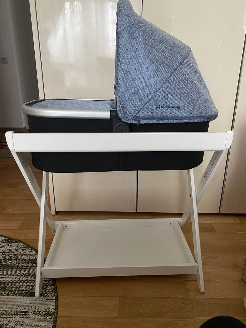 Uppababy vista hotsell bassinet sleeping