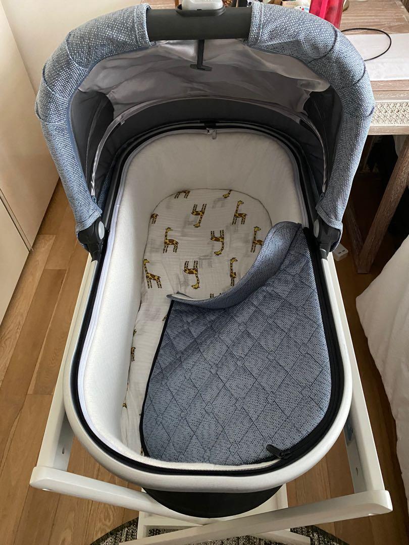 baby sleeping in uppababy bassinet