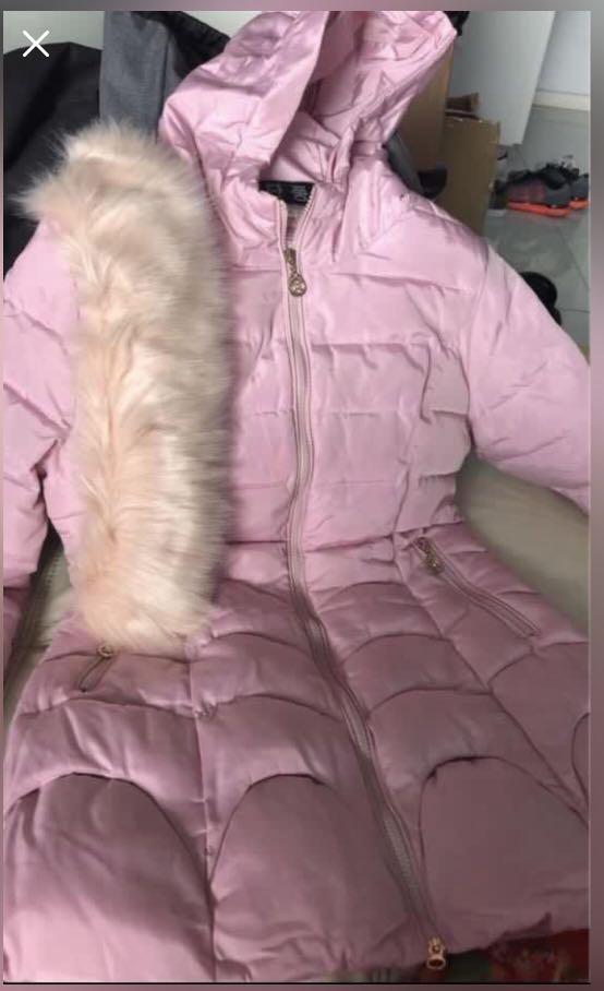 Winter Jacket (Category: Other Tops) located in Singapore. Submitted by housemaid (Listing ID 1127532545, Image 1). Description: Able to fit S - M size Not for fussy buyer .