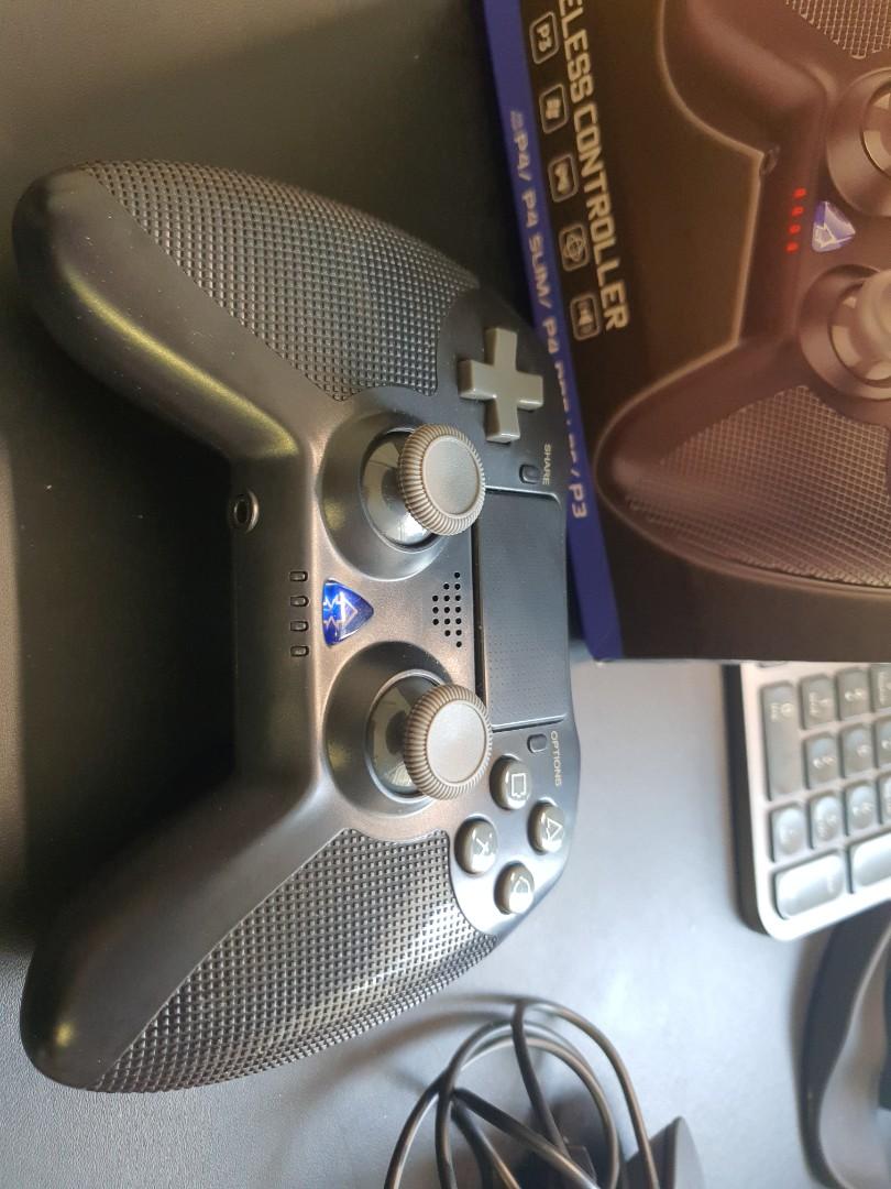 Wireless controller (Category: Controllers) located in Petaling Jaya. Submitted by imcarbon (Listing ID 1127533318, Image 1). Description: Bought for RM99 but literally never used. Full box set like new condition..