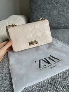 （分類：）位於 。 由 ajanec 提交（商品編號 1127442043，圖片 1）。簡介： 。