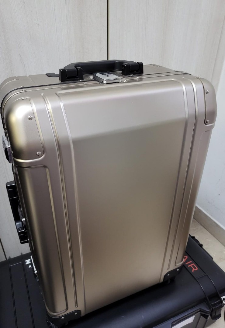 Zero Halliburton Geo Aluminium 3.0 luggage, Hobbies & Toys, Travel