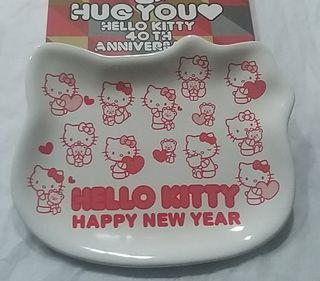 新年特別款《HELLO KITTY40週年 經典造型瓷盤 》