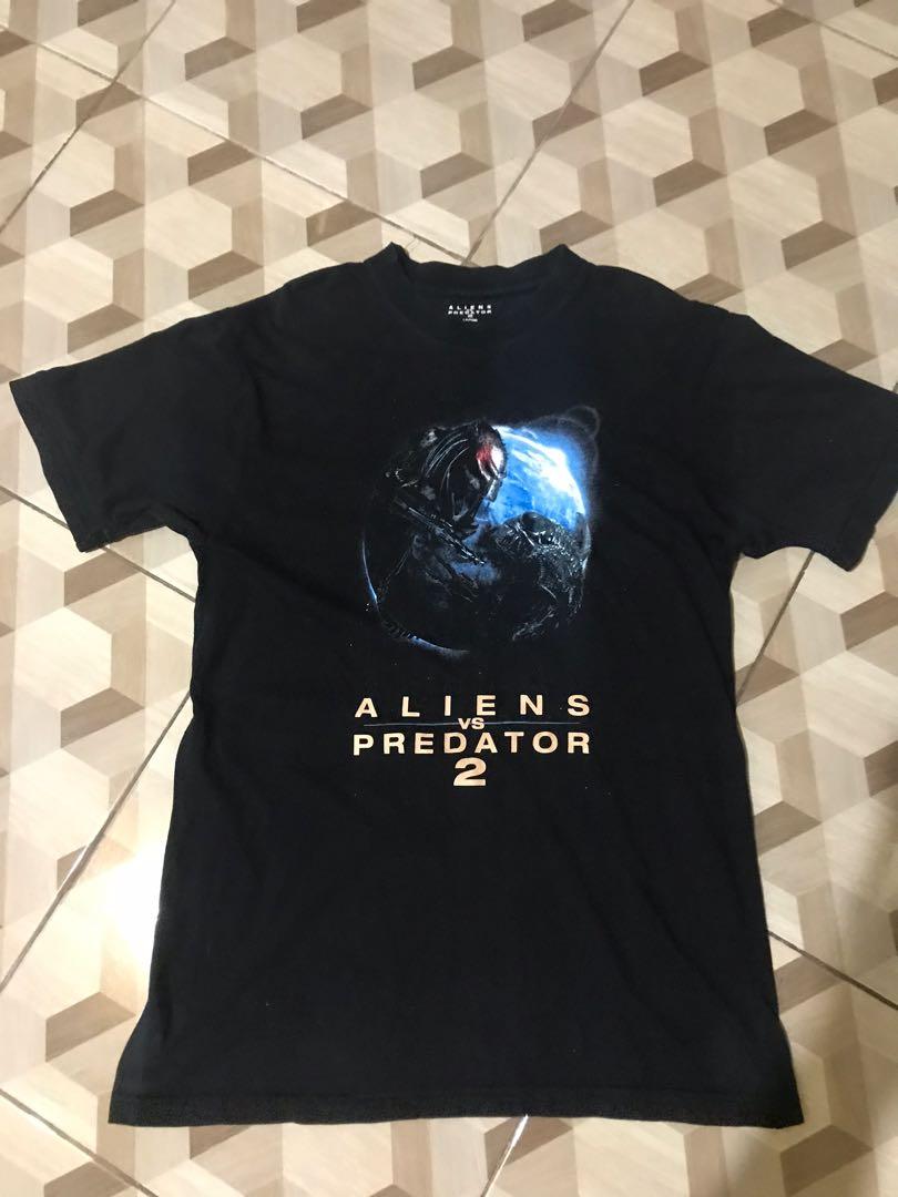 Aliens vs Predators 2 Tshirt (Category: Tshirts & Polo Shirts ) located in Calapan. Submitted by axlefinestpicks (Listing ID 1127898399, Image 1). Description: A future vintage tee Movie Shirt “Aliens vs Predators II: Requem” Movie released: Year 2007 Official merch Screen printed Size: 20.5 x 28 Color rate: 9/10 May pinholes sa likod 2 minor at hindi naman noticeable. ~~~~ Gcash payment JRS or JNT shipping.