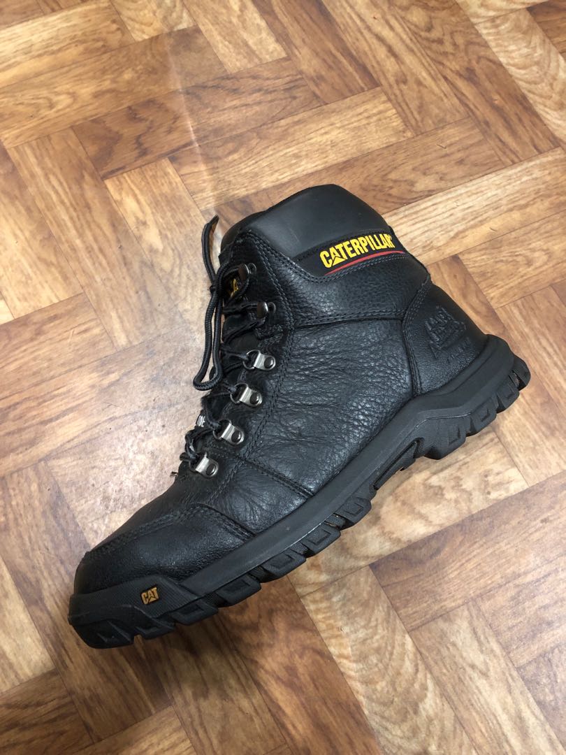 caterpillar threshold boots
