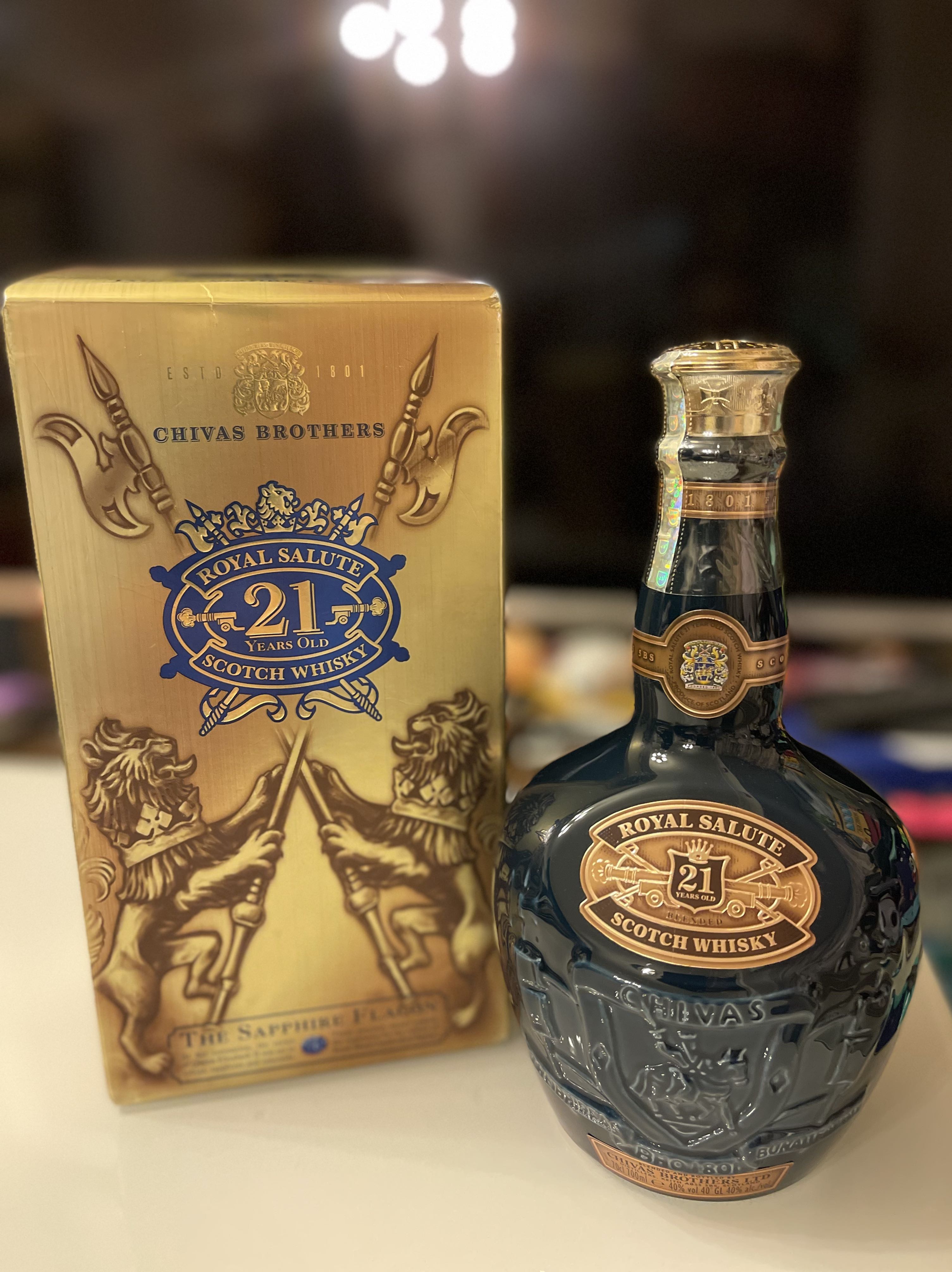 Chivas芝華士皇家禮炮21年-70年代瓷樽, 嘢食& 嘢飲, 酒精飲料- Carousell