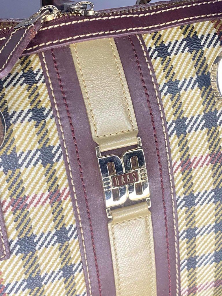 DAKS JAPAN (Category: Luxury Bags & Wallets) located in Naga. Submitted by perperrrro (Listing ID 1127846370, Image 2). Description: no flaws Japan Source.