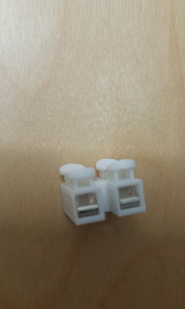 Electric cable Socket (Category: Electrical, Adaptors & Sockets) located in Singapore. Submitted by hengten (Listing ID 1127744166, Image 7). Description: 1 package $5 (50pcs) 3 package only take all together $10.