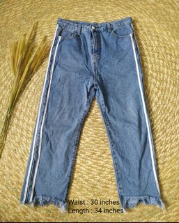 (Category: ) located in . Submitted by stitchandloopph (Listing ID 1127831705, Image 1). Description: .