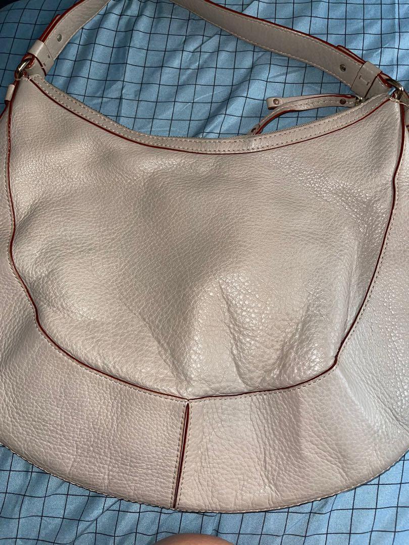 Kate spade hobo (Category: Luxury Bags & Wallets) located in Manila. Submitted by che_limpangog (Listing ID 1127844493, Image 3). Description: Kate Spade hobo.