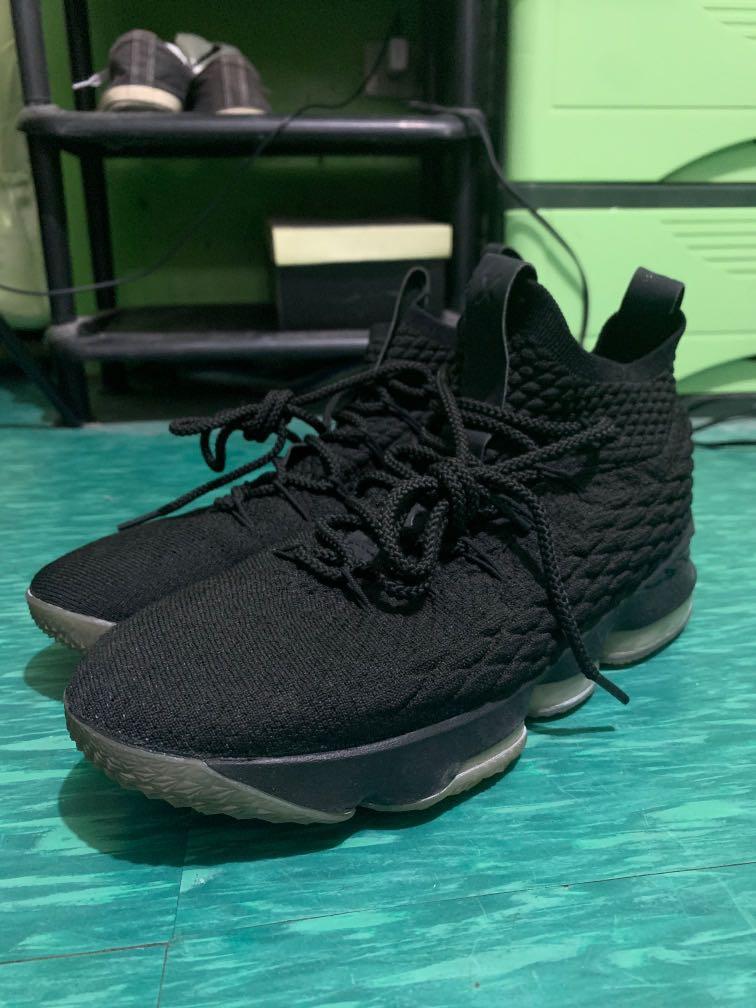 Lebron triple sales black shoes