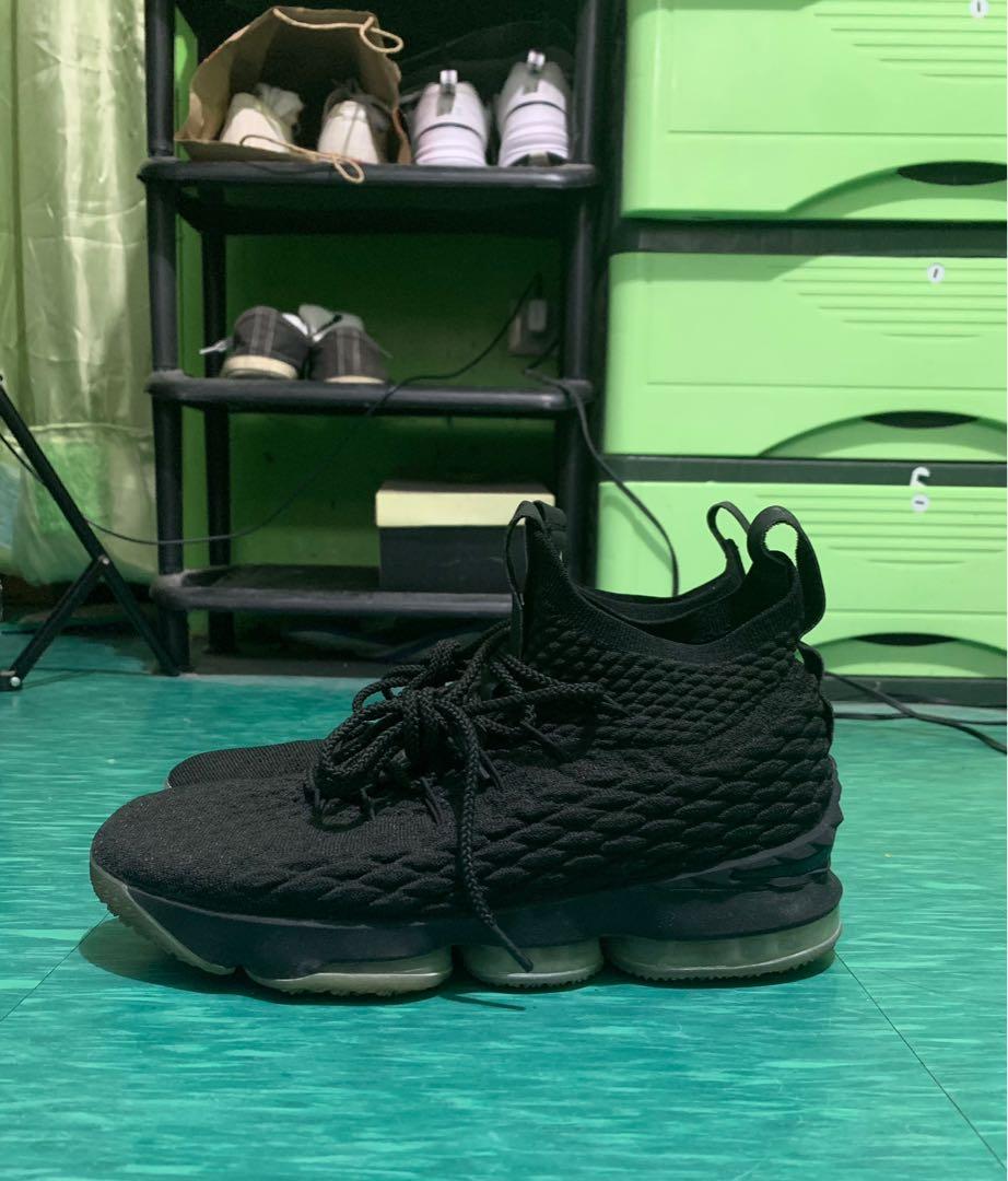Lebron 15 triple discount black