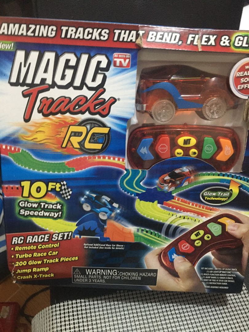 Magic Tracks®  The Amazing Racetrack That Can Bend, Flex & Grow!