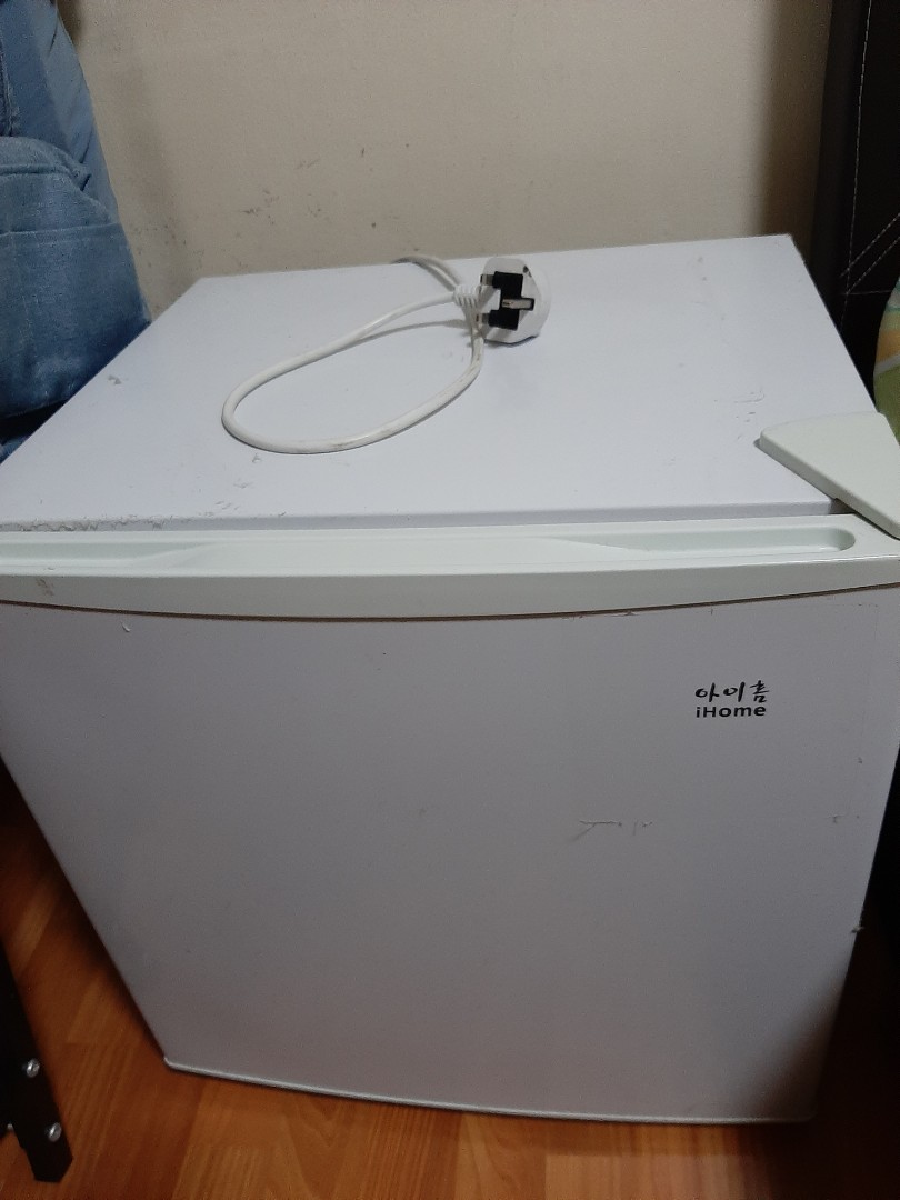 Mini Fridge (Free delivery to your doorstep!), TV & Home Appliances, Kitchen Appliances
