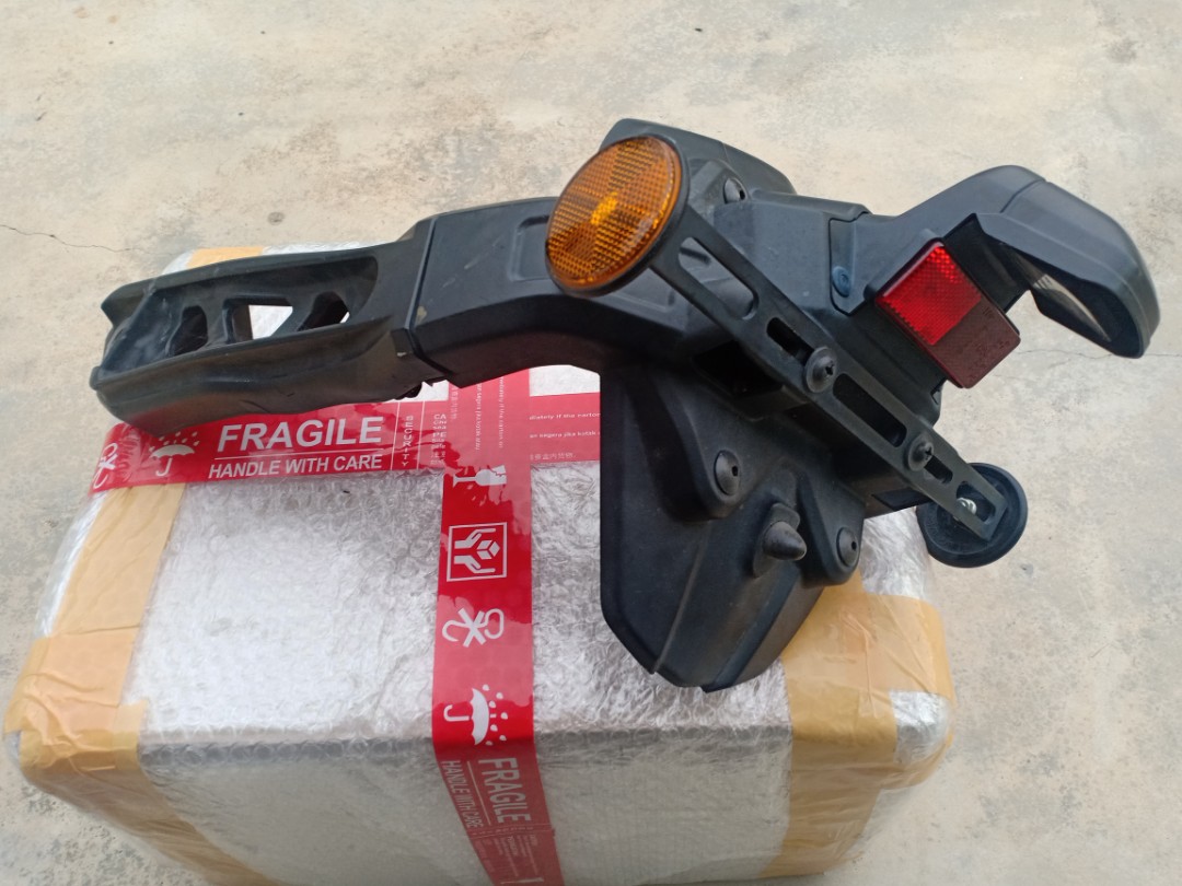 Mt09 mt 09 original splash guard V2, Motorbikes on Carousell