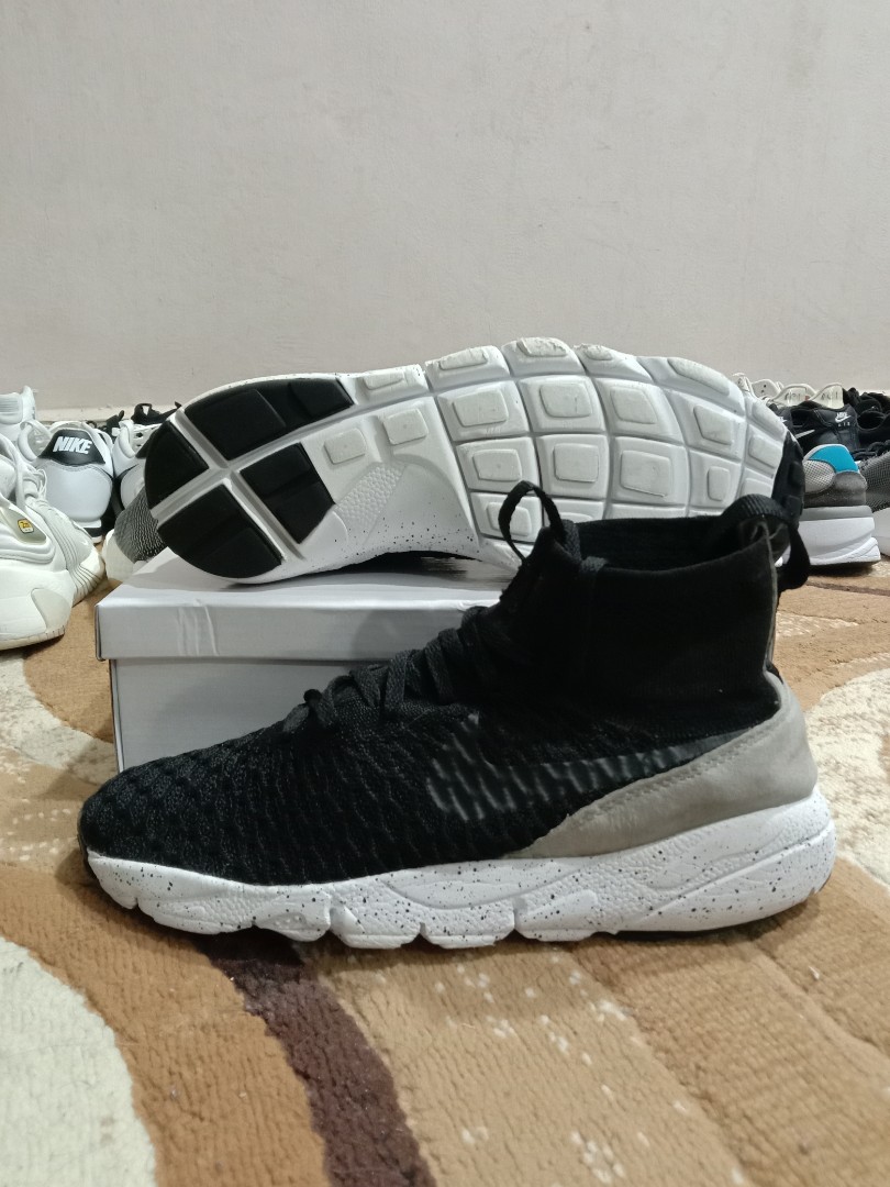 NIKE HIGH CUT RUNNING SHOES