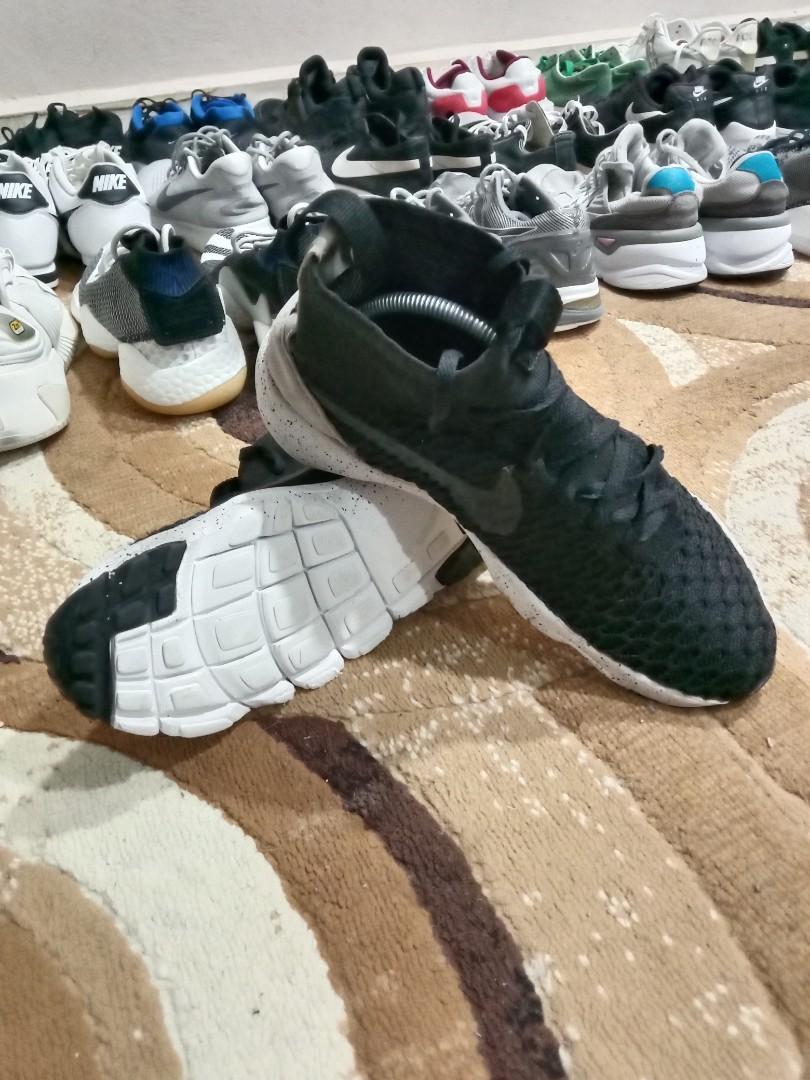 High cut store running shoes