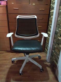 Office Chair with armrest and wheels