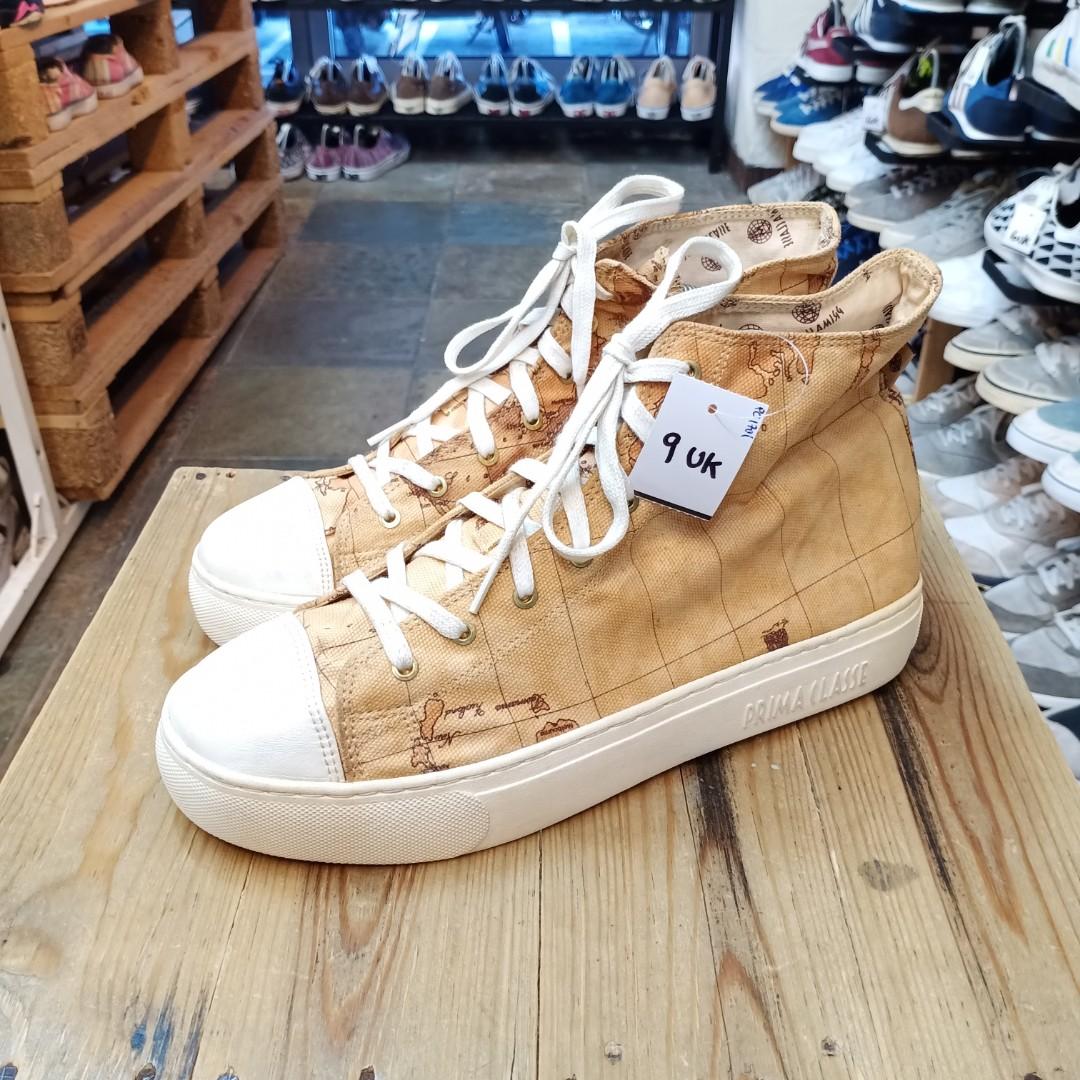 Sneakers best sale terbaik 218