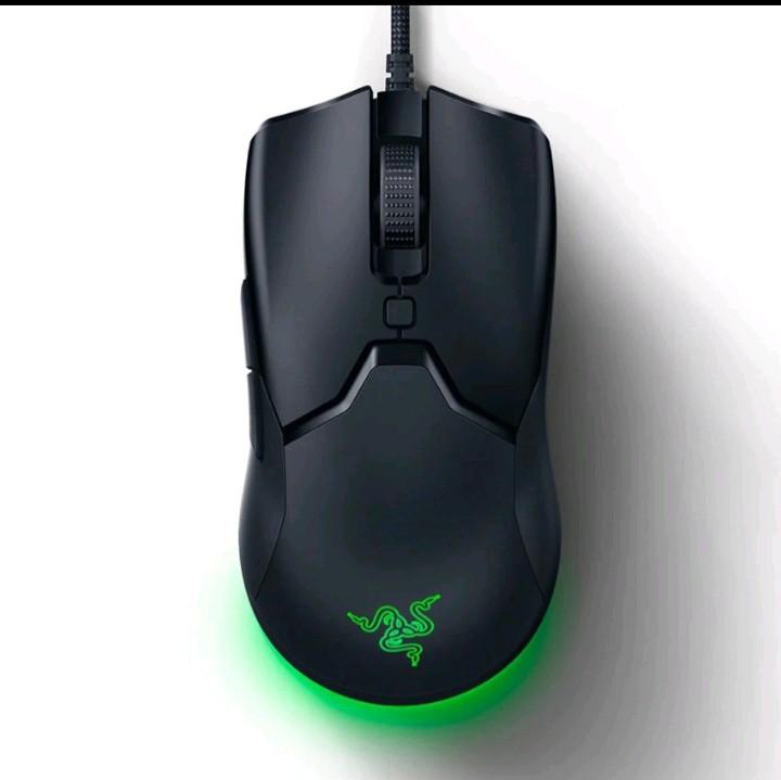 Razer bundle (Category: Computer Keyboard) located in Singapore. Submitted by socratres_hater (Listing ID 1127730077, Image 2). Description: Razer bundle that comes with the Cynosa Lite(keyboard),Viper Mini(mouse) and Gigantus V2(mousepad).