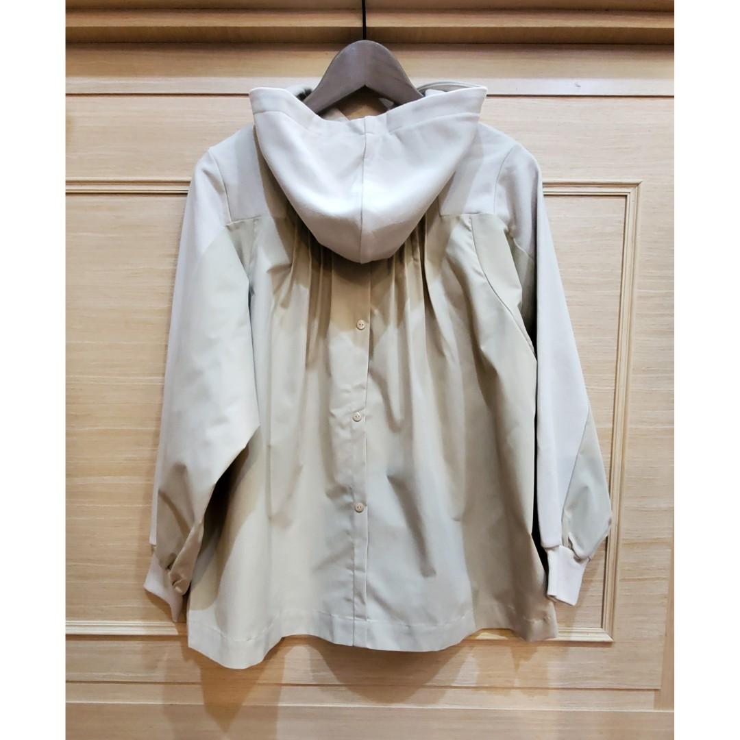 日本 背面風衣拼接帽t 衞衣 女裝 上衣 其他上衣 Carousell 日本 背面風衣拼接帽t 衞衣 女裝 上衣 其他上衣 Carousell