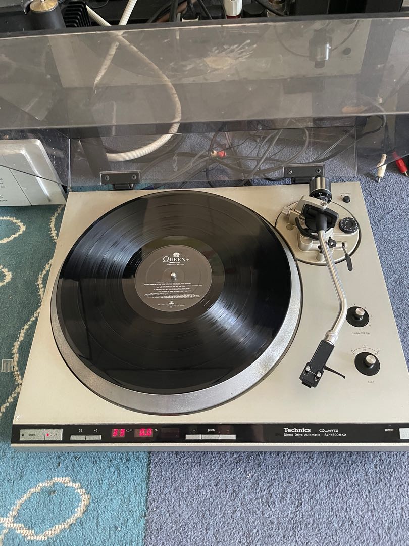 Technics SL1300mk2 turntable