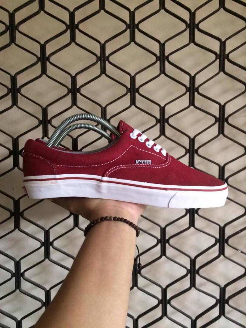 vans era maroon