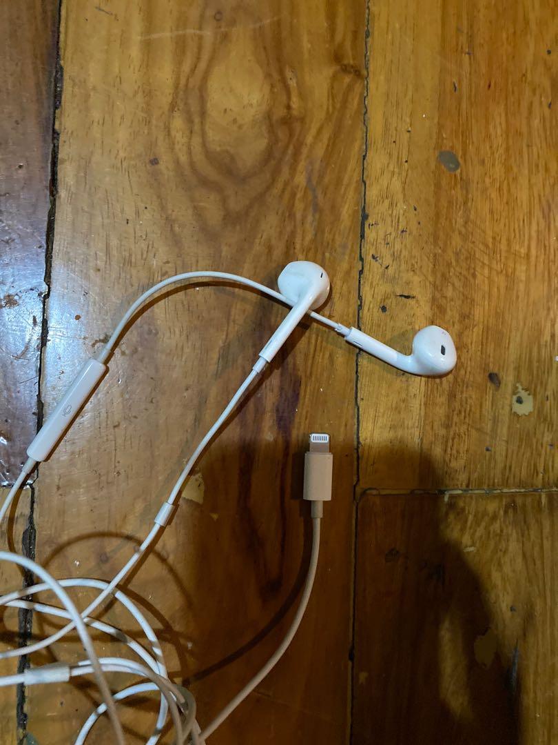 Apple Iphone 11 Earphones, Audio, Earphones on Carousell