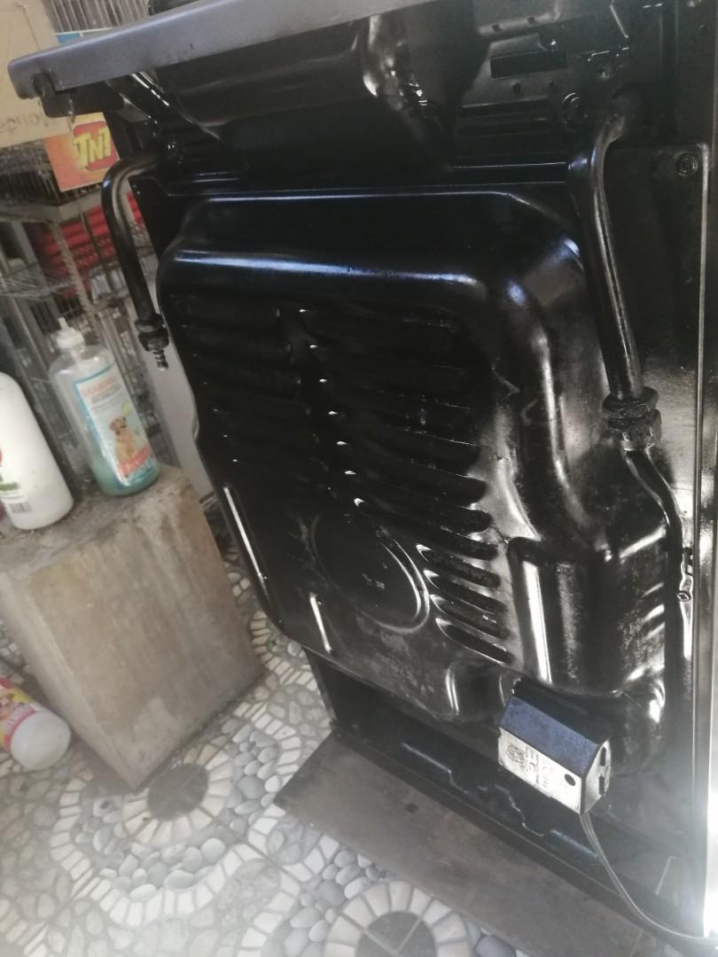 Ariston gas range and oven, Furniture & Home Living, Furniture, Other Home Furniture on Carousell