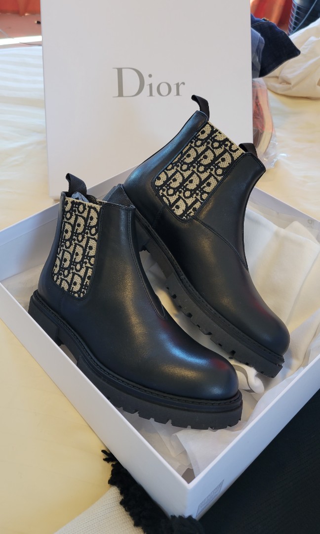 discovery flat ankle boot