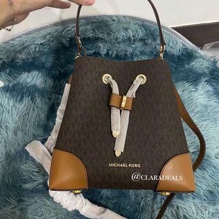 Michael Kors Suri Small Bucket Bag, Women's Fashion, Bags & Wallets, Purses  & Pouches on Carousell