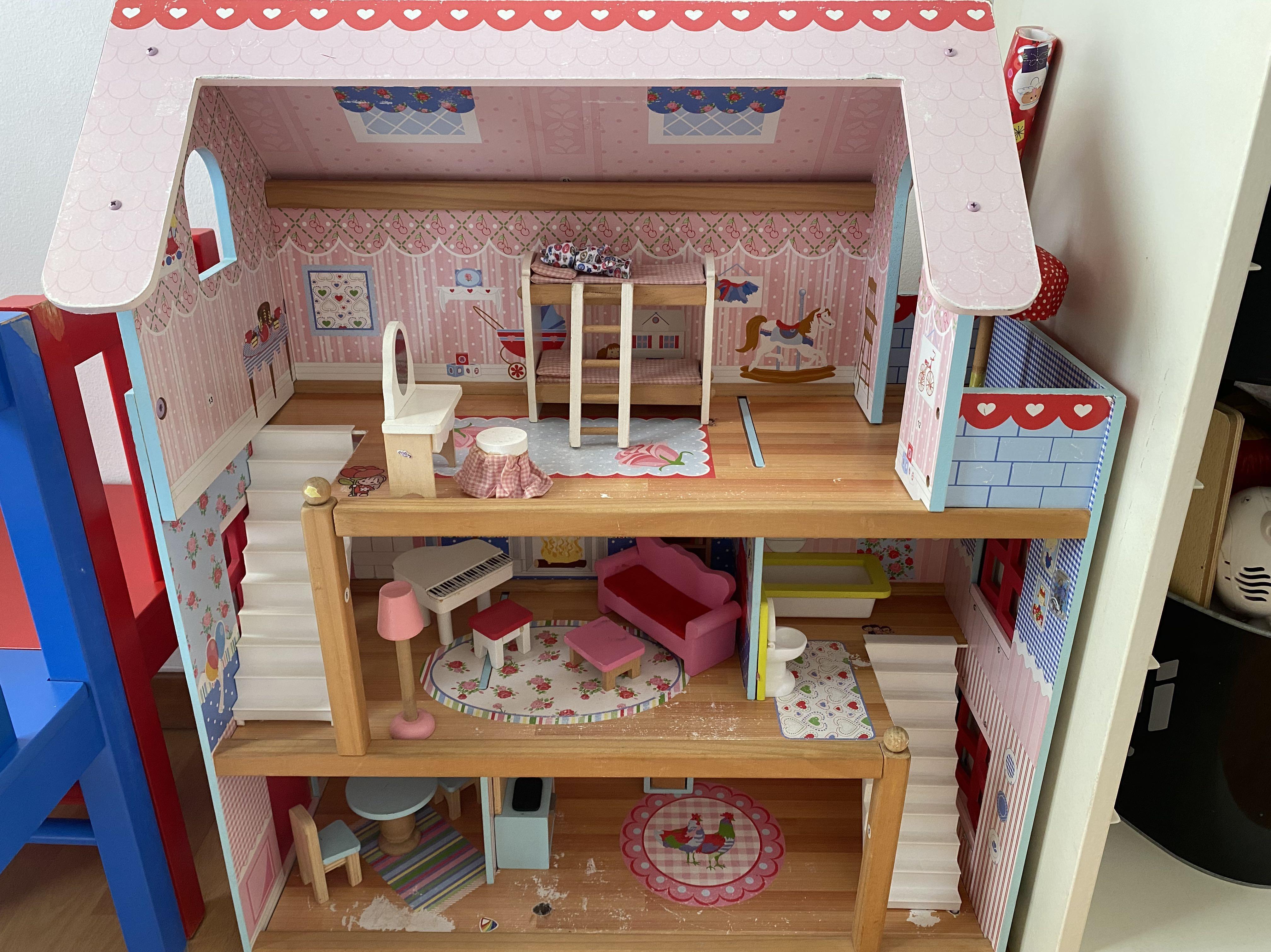 Chelsea cottage dollhouse outlet