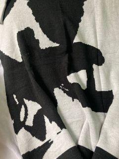 Giordano black white abstract scarf