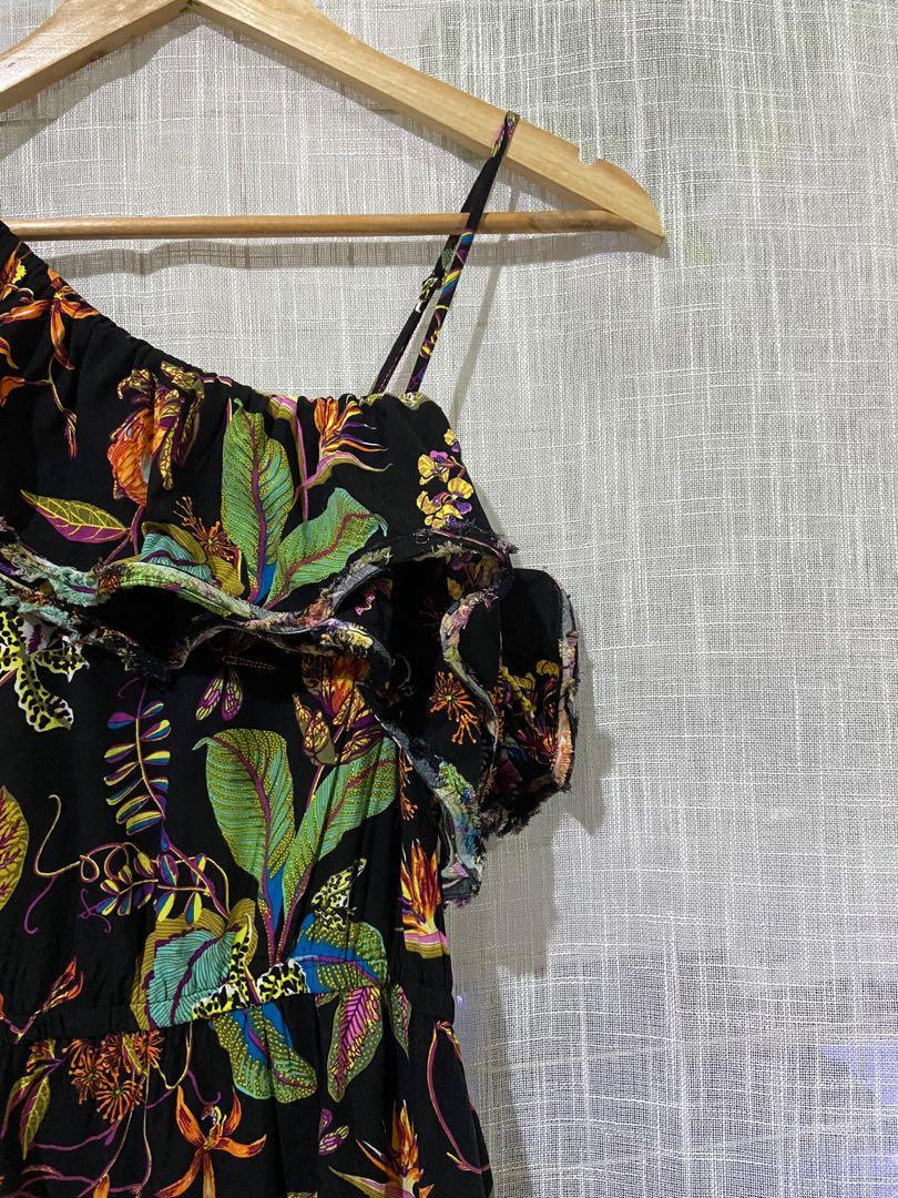 H&M Flutter Sleeve Dress (Category: Dresses) located in Bacolod City. Submitted by katcss (Listing ID 1128025730, Image 3). Description: PLEASE READ the following before MAKING AN OFFER 😊 🚫 LAST PRICE POSTED! 🚫SHIPPING FEE NOT INCLUDED 🚫1 DAY RESERVATION ONLY 🚫NO JOY RESERVERS 🚫 NO LOWBALLERS PLEASE, IF YOU THINK THE PRICE IS UNREASONABLE, THEN DON'T BUY THE ITEM 🚫 THE CONDITION IS GOOD, REGARDLESS OF THE DATE IT WAS BOUGHT, OTHERWISE IT W