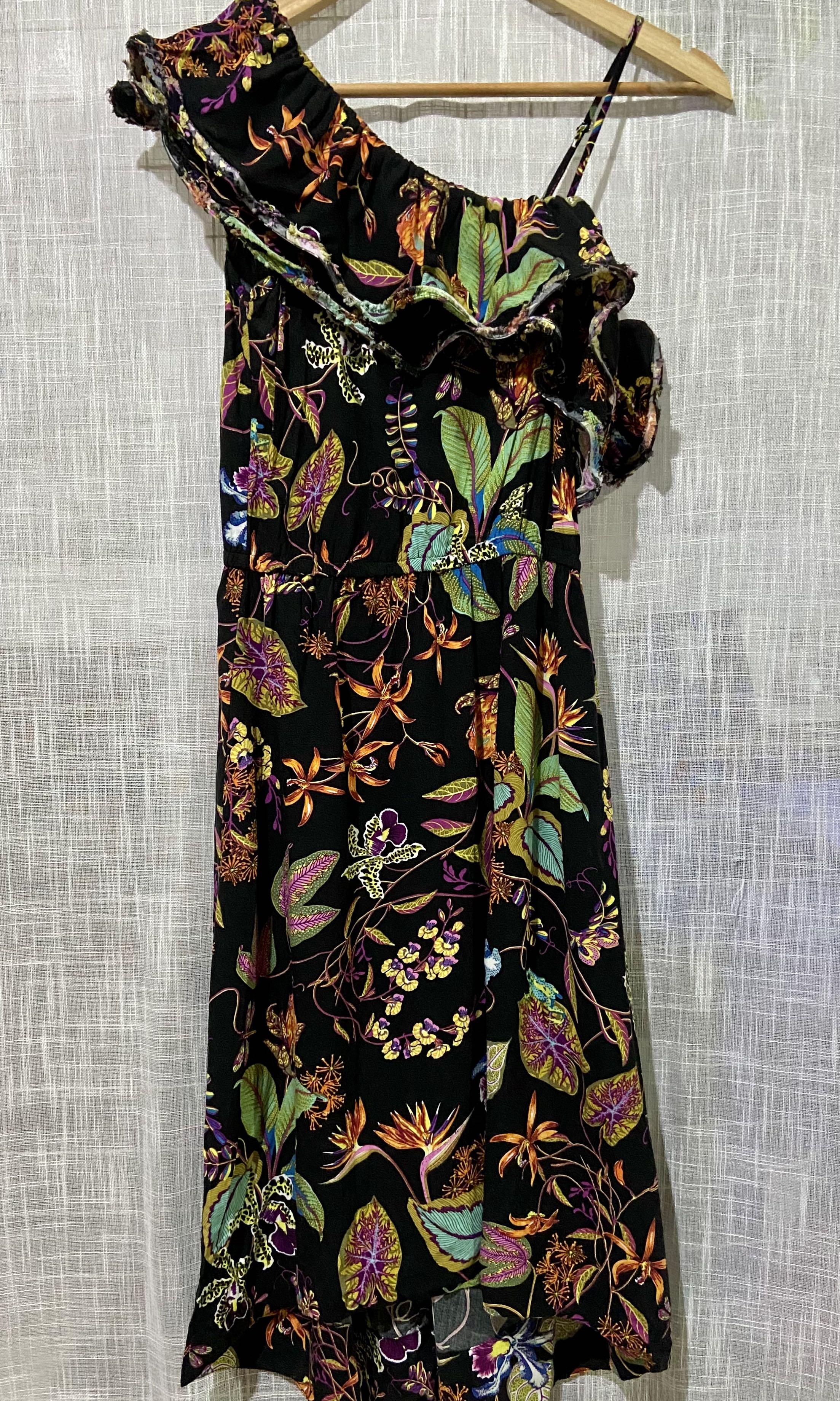 H&M Flutter Sleeve Dress (Category: Dresses) located in Bacolod City. Submitted by katcss (Listing ID 1128025730, Image 2). Description: PLEASE READ the following before MAKING AN OFFER 😊 🚫 LAST PRICE POSTED! 🚫SHIPPING FEE NOT INCLUDED 🚫1 DAY RESERVATION ONLY 🚫NO JOY RESERVERS 🚫 NO LOWBALLERS PLEASE, IF YOU THINK THE PRICE IS UNREASONABLE, THEN DON'T BUY THE ITEM 🚫 THE CONDITION IS GOOD, REGARDLESS OF THE DATE IT WAS BOUGHT, OTHERWISE IT W