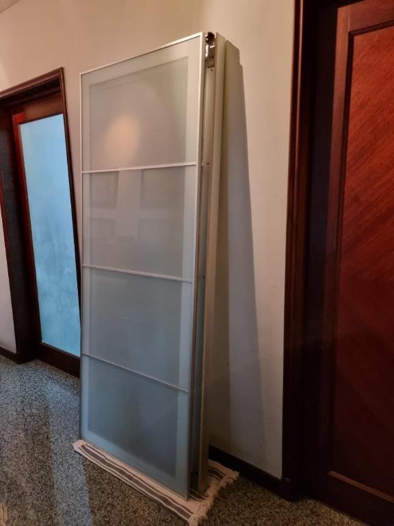Sekken frosted glass top
