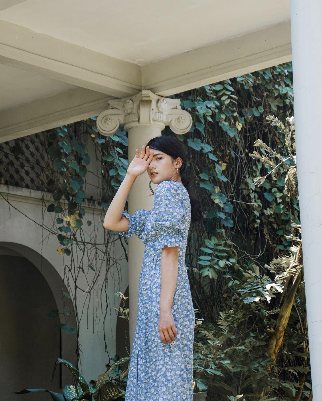 SOLD Love flair vintage blue floral print dayles midi dress button up kancing hidup outer shirt dress biru langit sky puff sleeve v neck cleavage