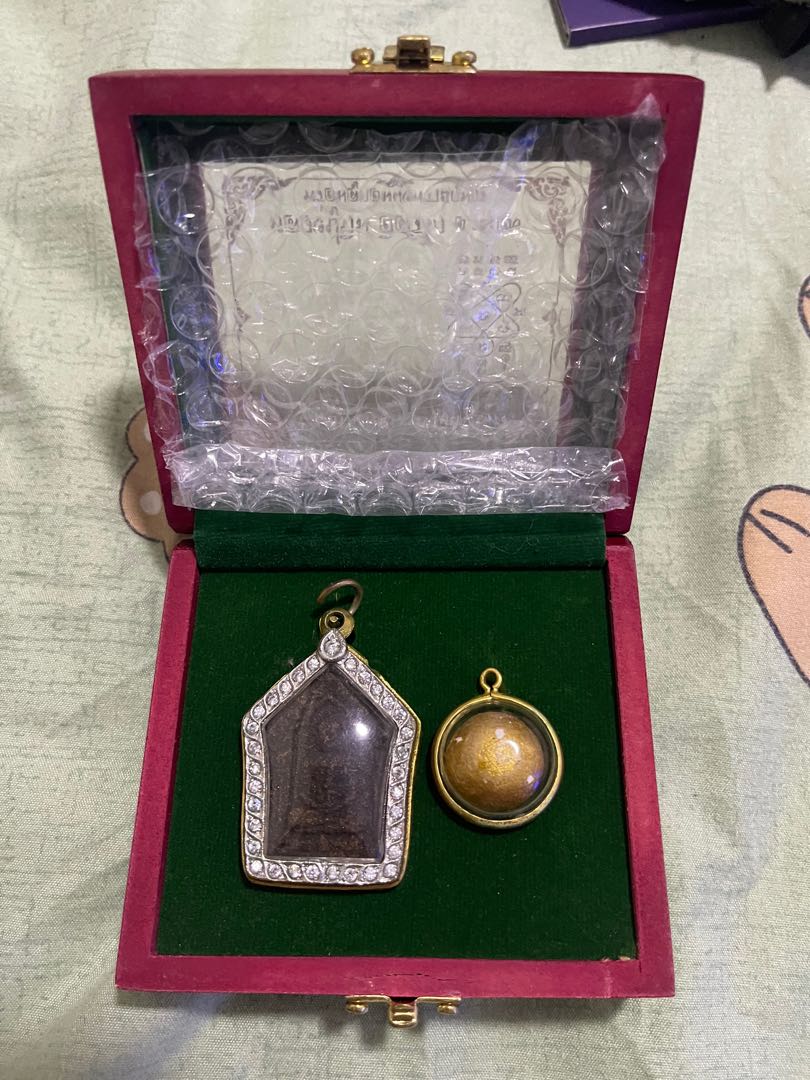 Lp sakorn khun pean loop om set, Hobbies & Toys, Memorabilia ...