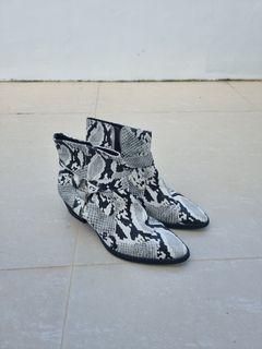 Pull & Bear snake boots