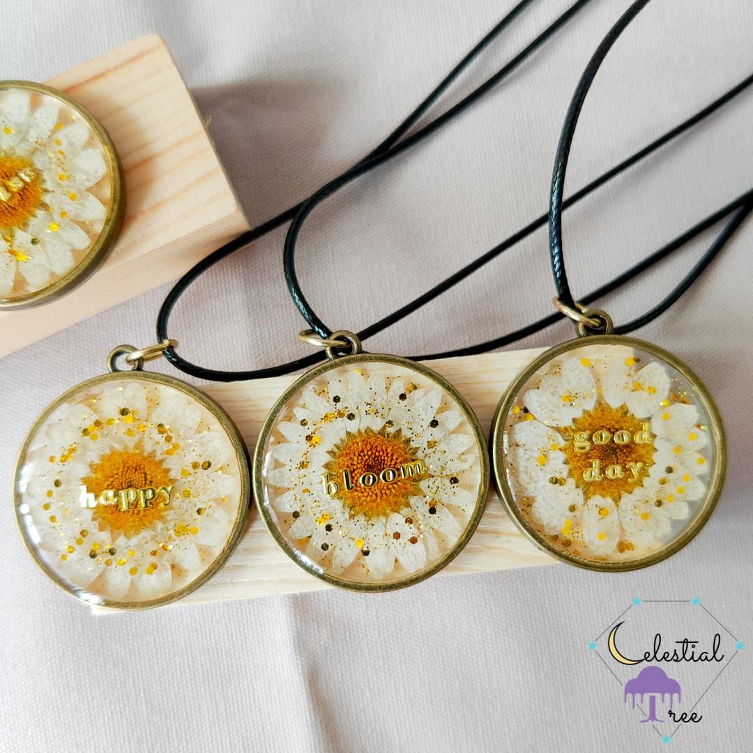 Daisy sale resin necklace