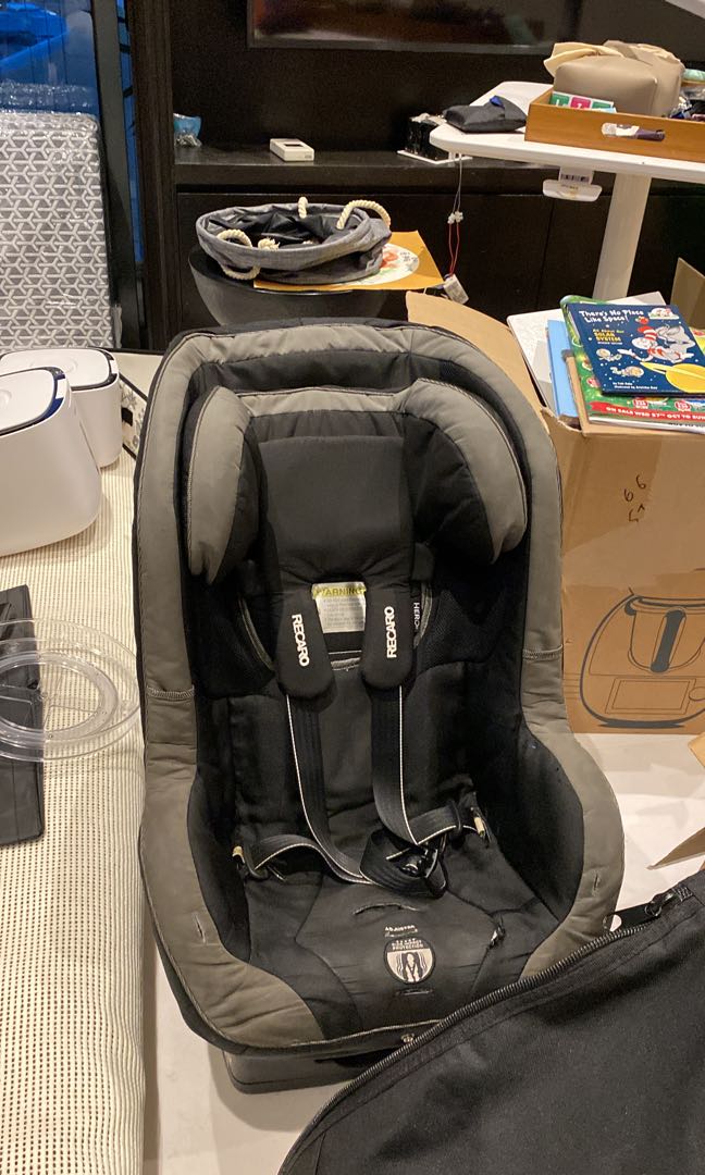 Recaro car seat in good condiiton, Babies & Kids, Going Out, Car Seats