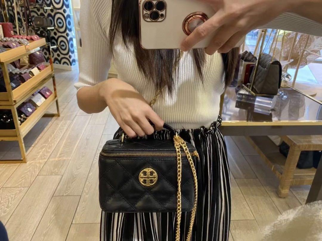 Tory Burch Willa Vanity Case Quilted Box Bag, Women's Fashion, Bags &  Wallets, Purses & Pouches on Carousell