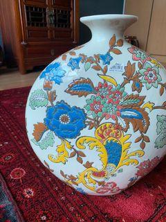 Vases - porcelain with beautiful floral desgn
