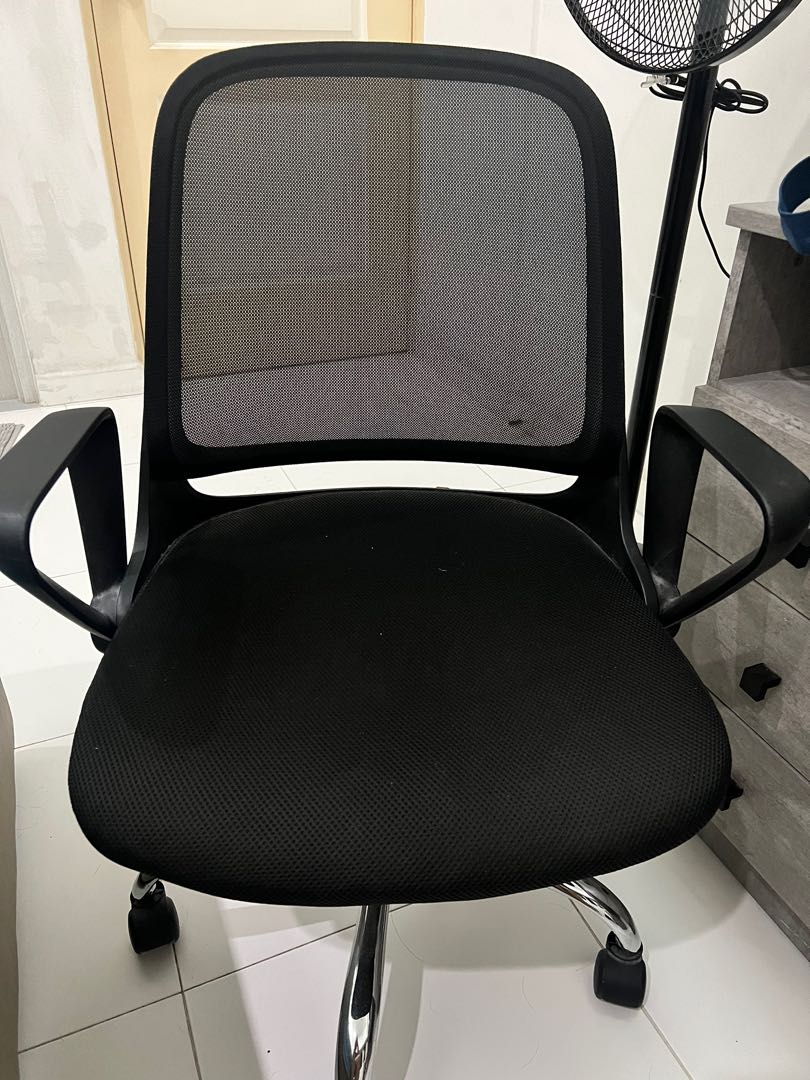 Vhive office chair, Furniture & Home Living, Furniture, Chairs on Carousell