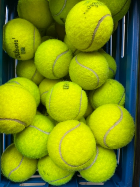 40 used Tennis balls for beginners, Sports Equipment, Sports & Games