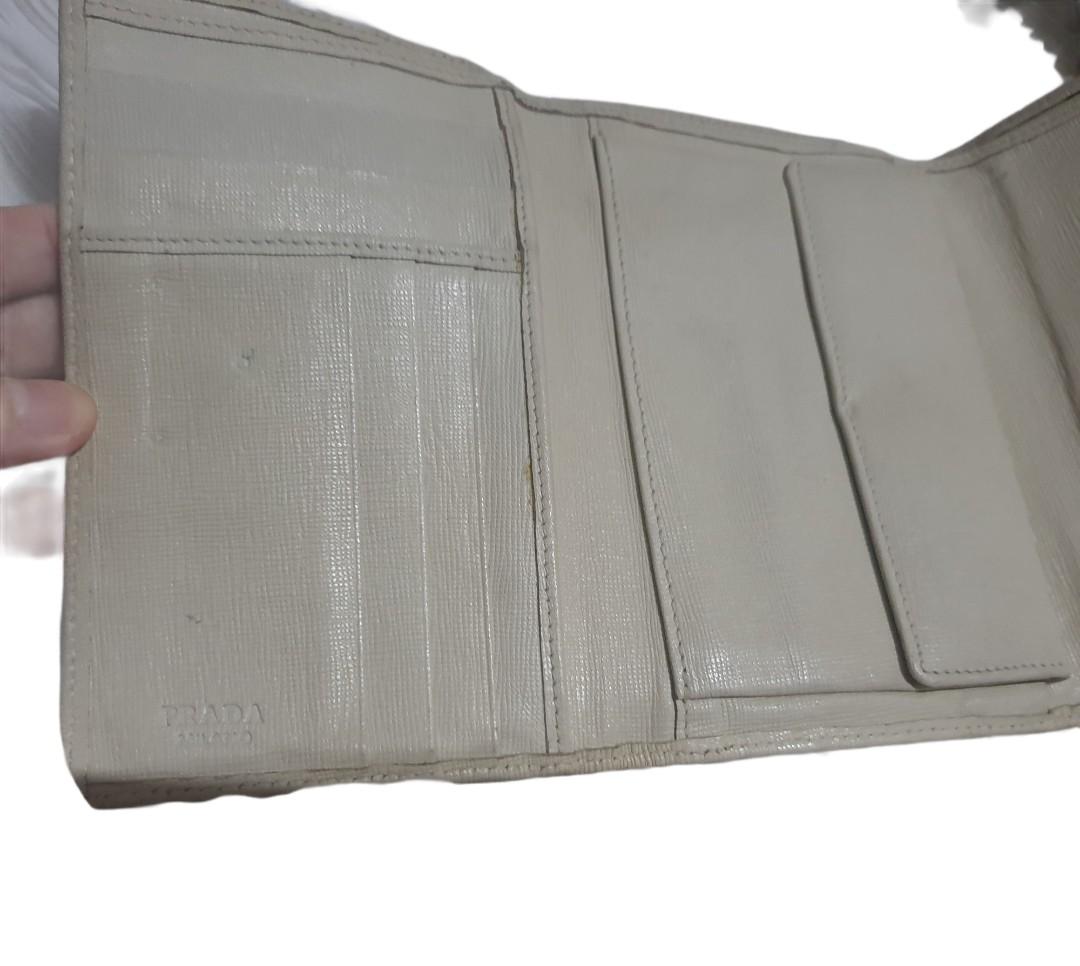 🌸 PRADA Off White Medium Wallet 🌸 (Category: Luxury Bags & Wallets) located in Bulacan. Submitted by saturday.ph (Listing ID 1128283129, Image 2). Description: Gently used. Well loved. 💕 RANK AB MADE IN ITALY.