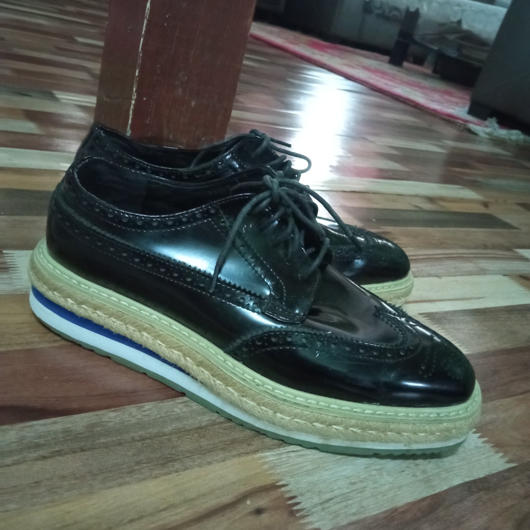 Prada wingtip leather platform brogues discount
